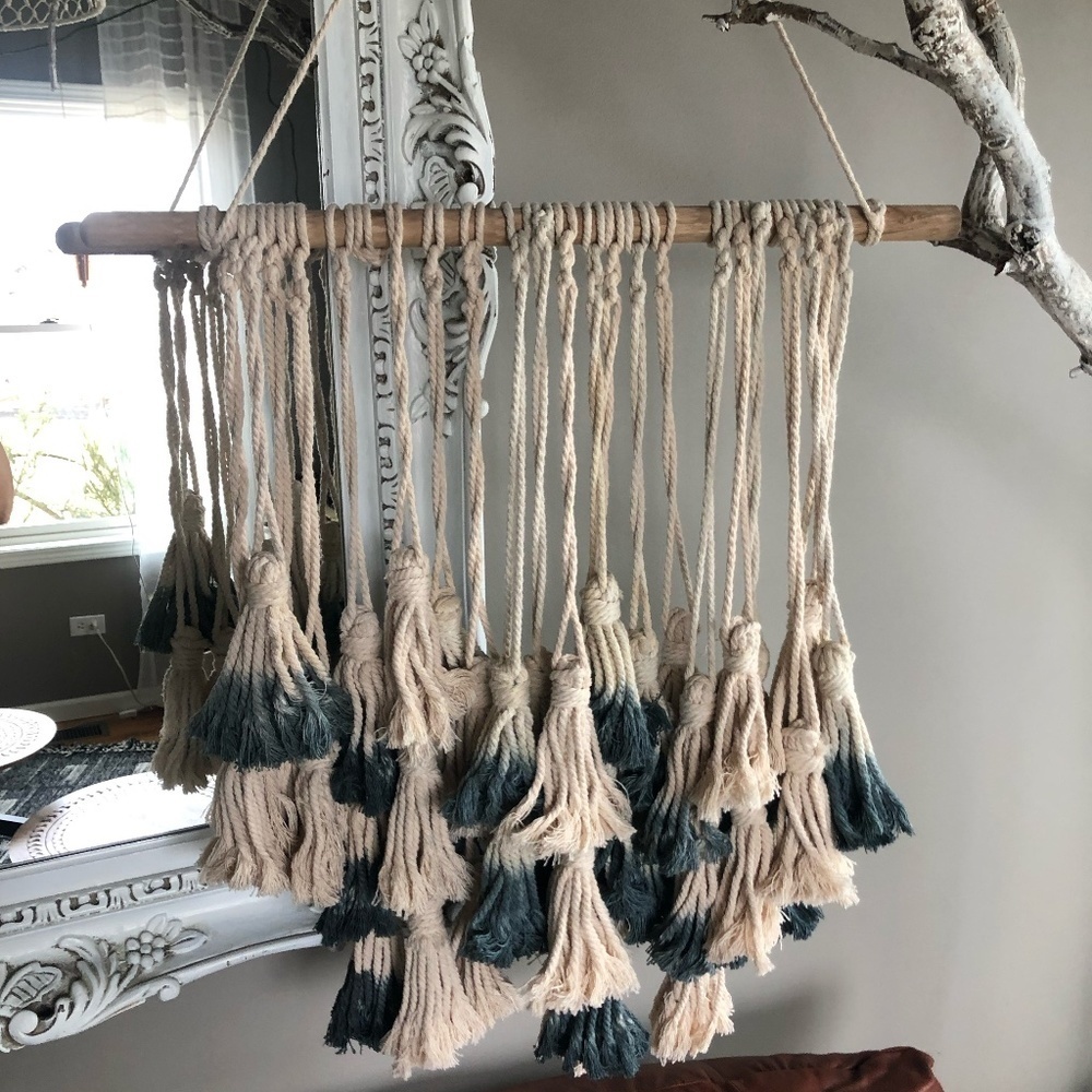 BEAUTIFUL LARGE HANGING MACRAME OFF WHITE AND BLUE - Picture 2 of 4